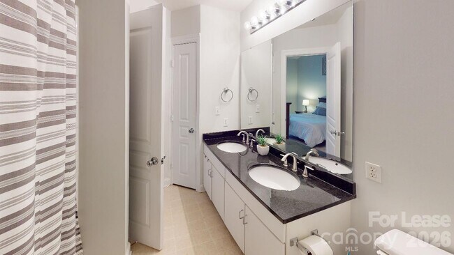 Building Photo - 1007 Park West Dr