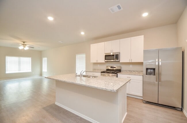 Building Photo - 25513 Blossom Ct