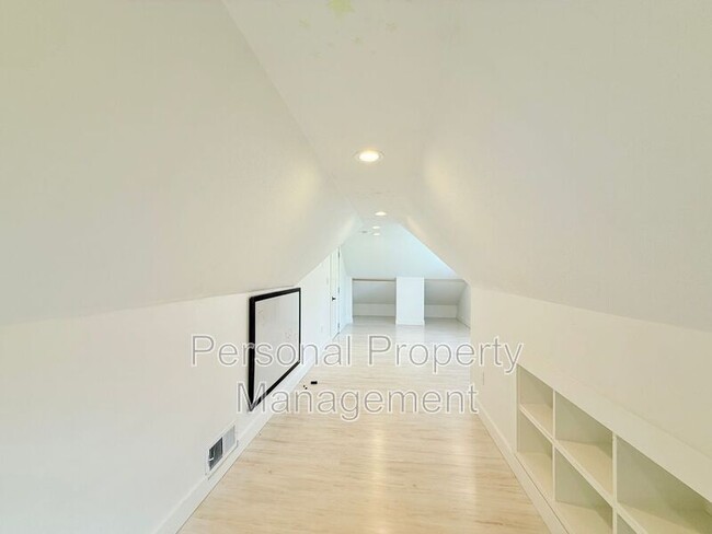 Building Photo - 1335 I St