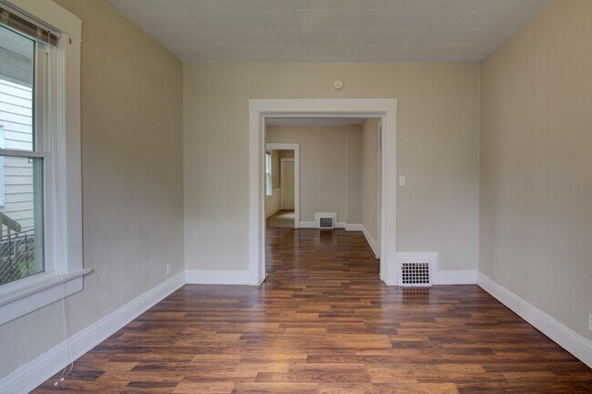 Building Photo - SL AAC1228