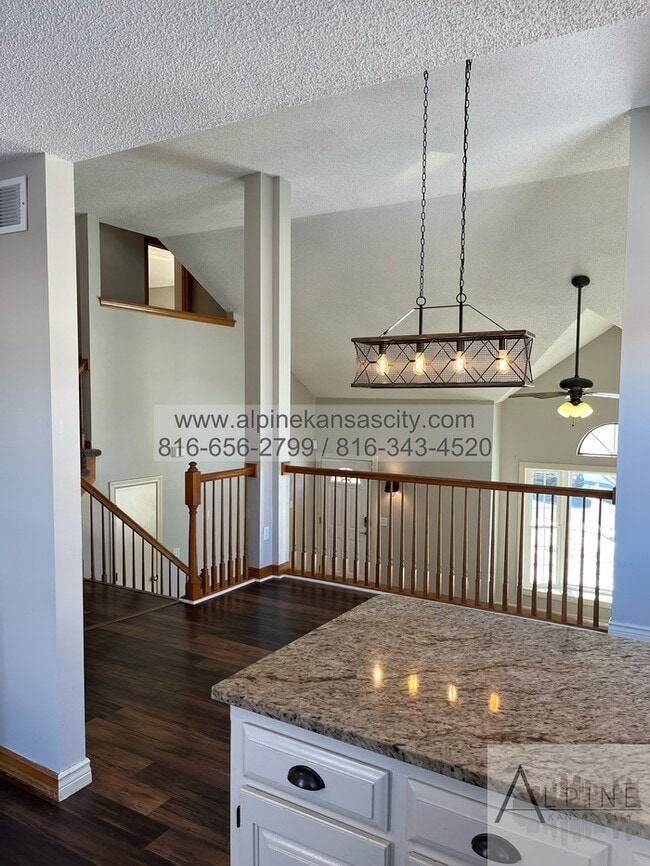 Building Photo - Beautiful California Split in Platte County