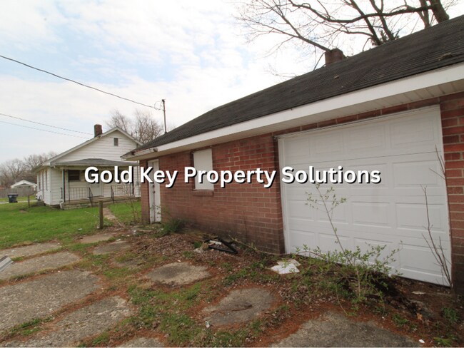 Building Photo - 2 BR 1 BA House with 2 Covered Porches and Huge Garage (NO SECTION 8)