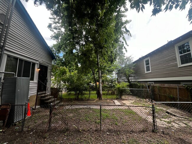 Building Photo - 2331 Saint Anthony St