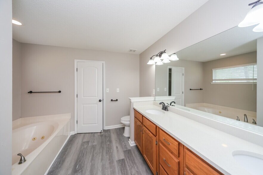 Building Photo - 13073 Claybourne Cove