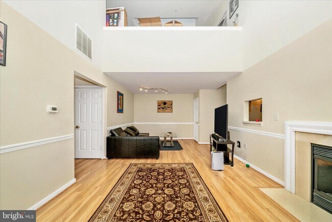 Building Photo - 6520 Lake Park Dr