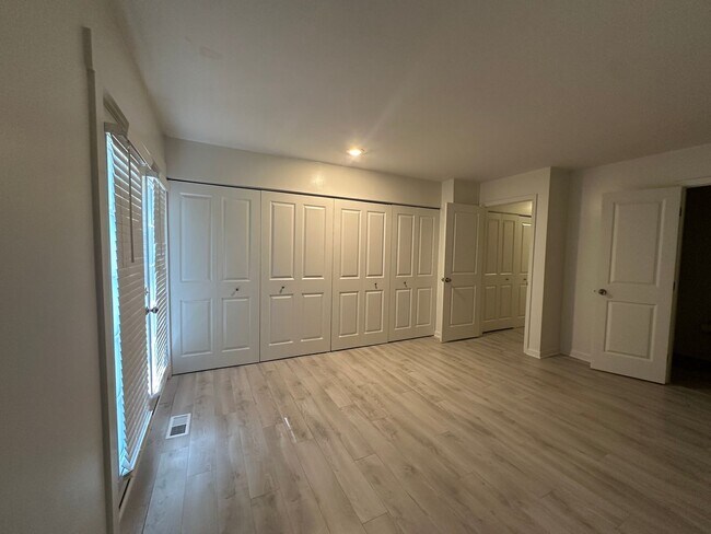 Building Photo - 838 Green Ridge Dr