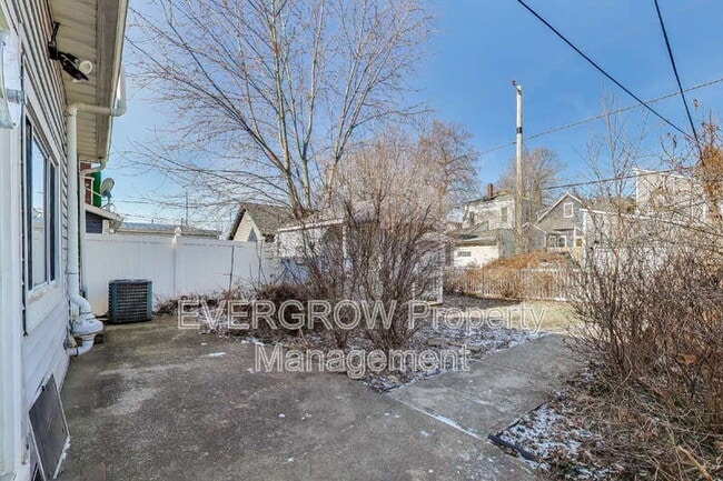 Building Photo - 1140 Hoyt Ave