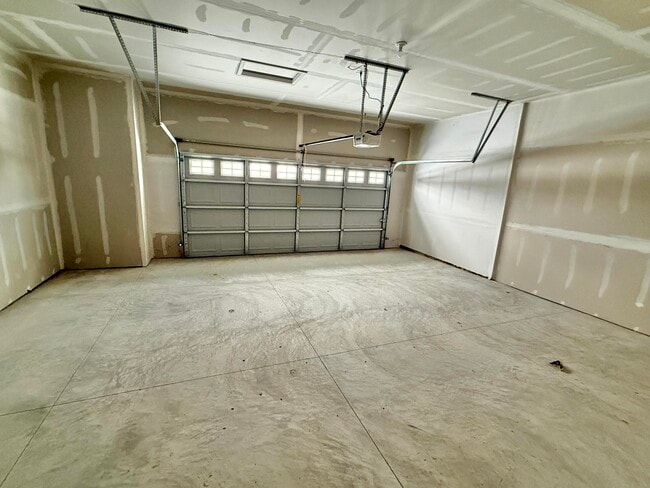 Building Photo - 6173 S Trailwoods Dr