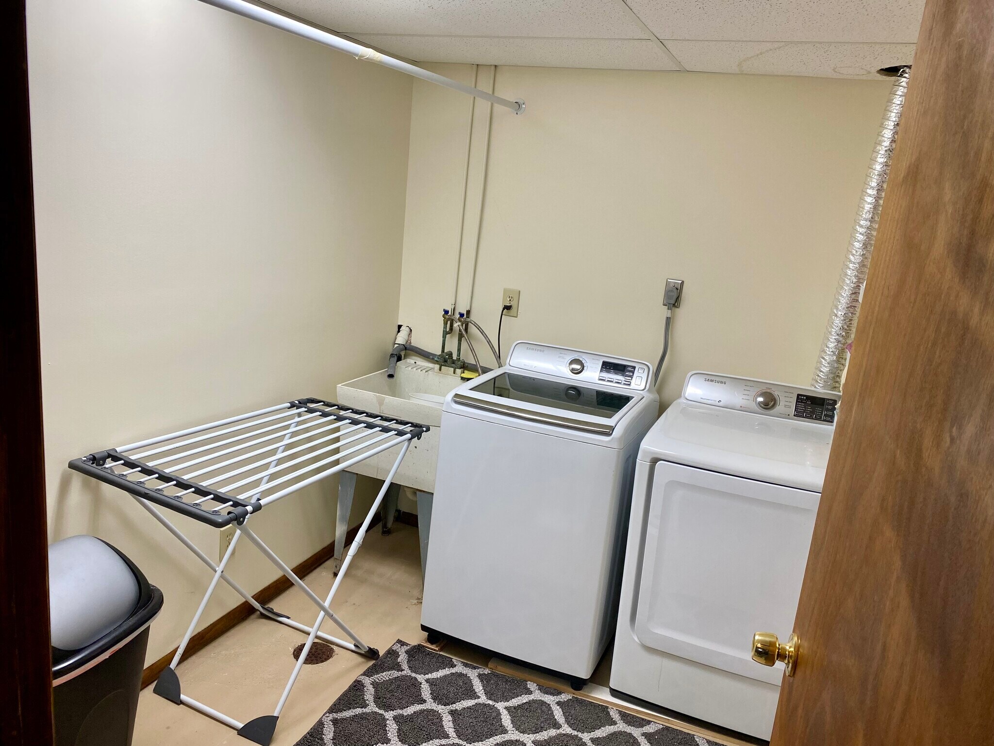 Laundry room - 16 Kyles Ln