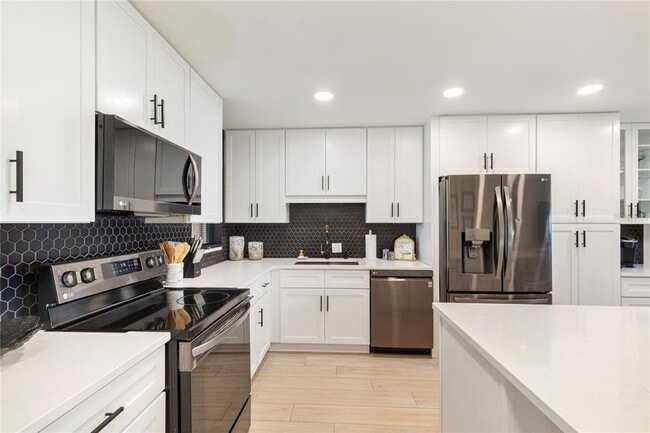 Building Photo - 3887 Catalina Dr