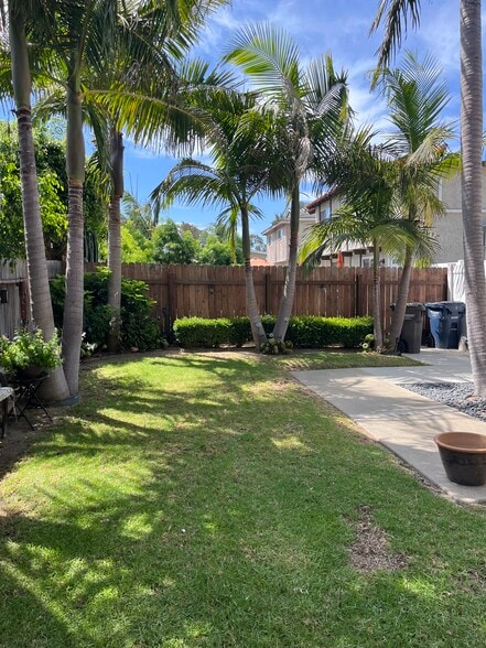 Hillview Yard Entry/Exit is the right of photo - 16522 Hillview Cir