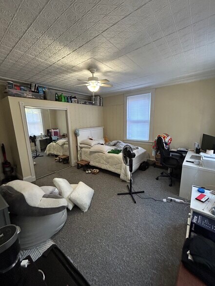 Building Photo - 2154 W Clifton Ave