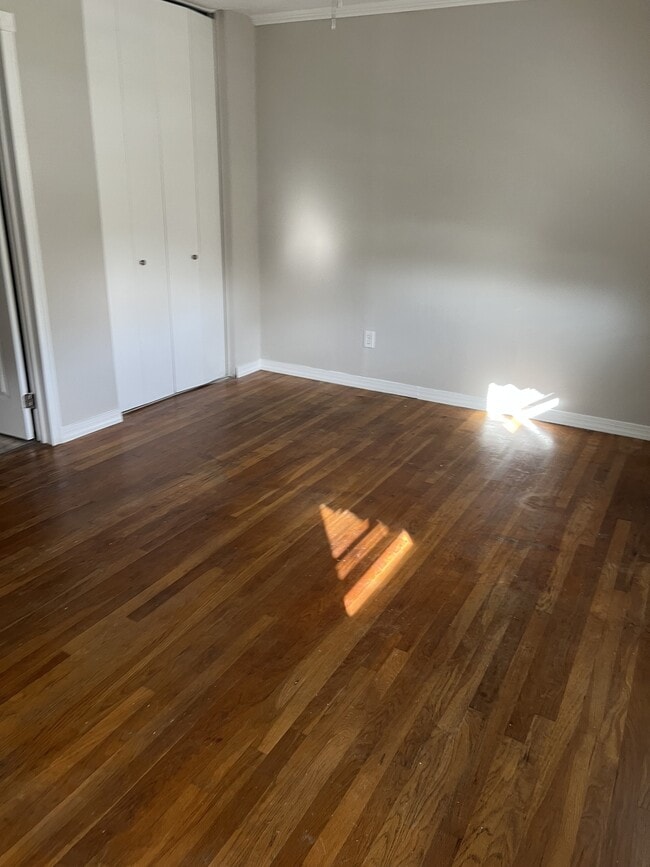 Building Photo - 5758 E Hastings Arch