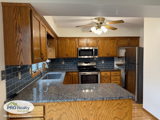 Building Photo - 3 Bedroom Home in Shoreview