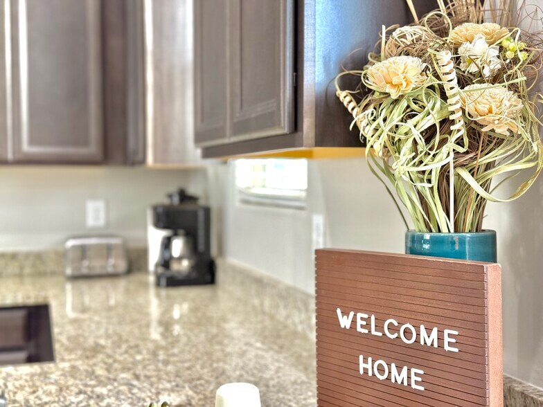 Building Photo - 8060 S Desert Indigo Dr