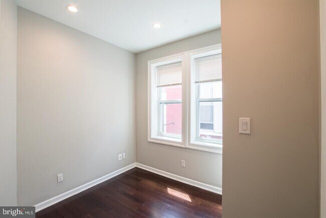 Building Photo - 723 S 56th St
