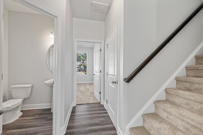 Building Photo - **Spacious 3/2.5 Townhome in Durham**