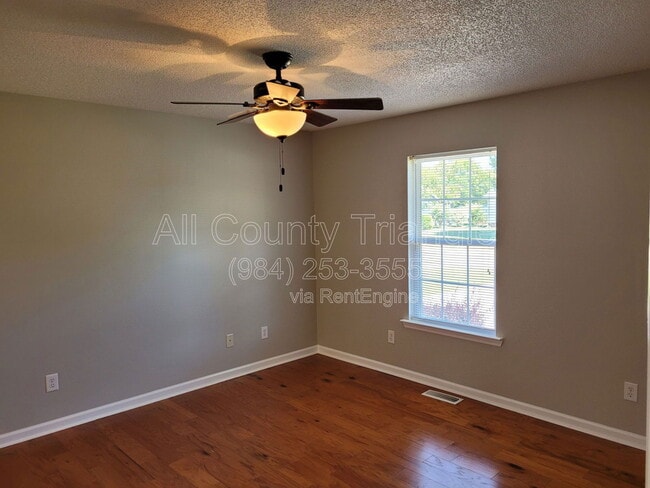 Building Photo - 111 Sunset Dr