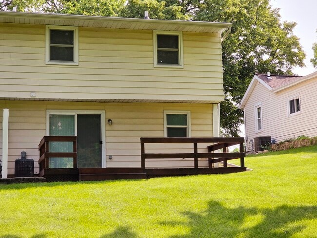 Private back yard space and deck - 5205 N Montclair Ave