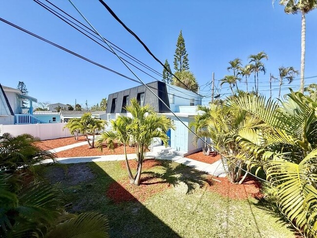 Building Photo - 14125 Palm St