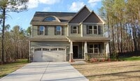 Building Photo - Spacious 4 bed with bonus room!