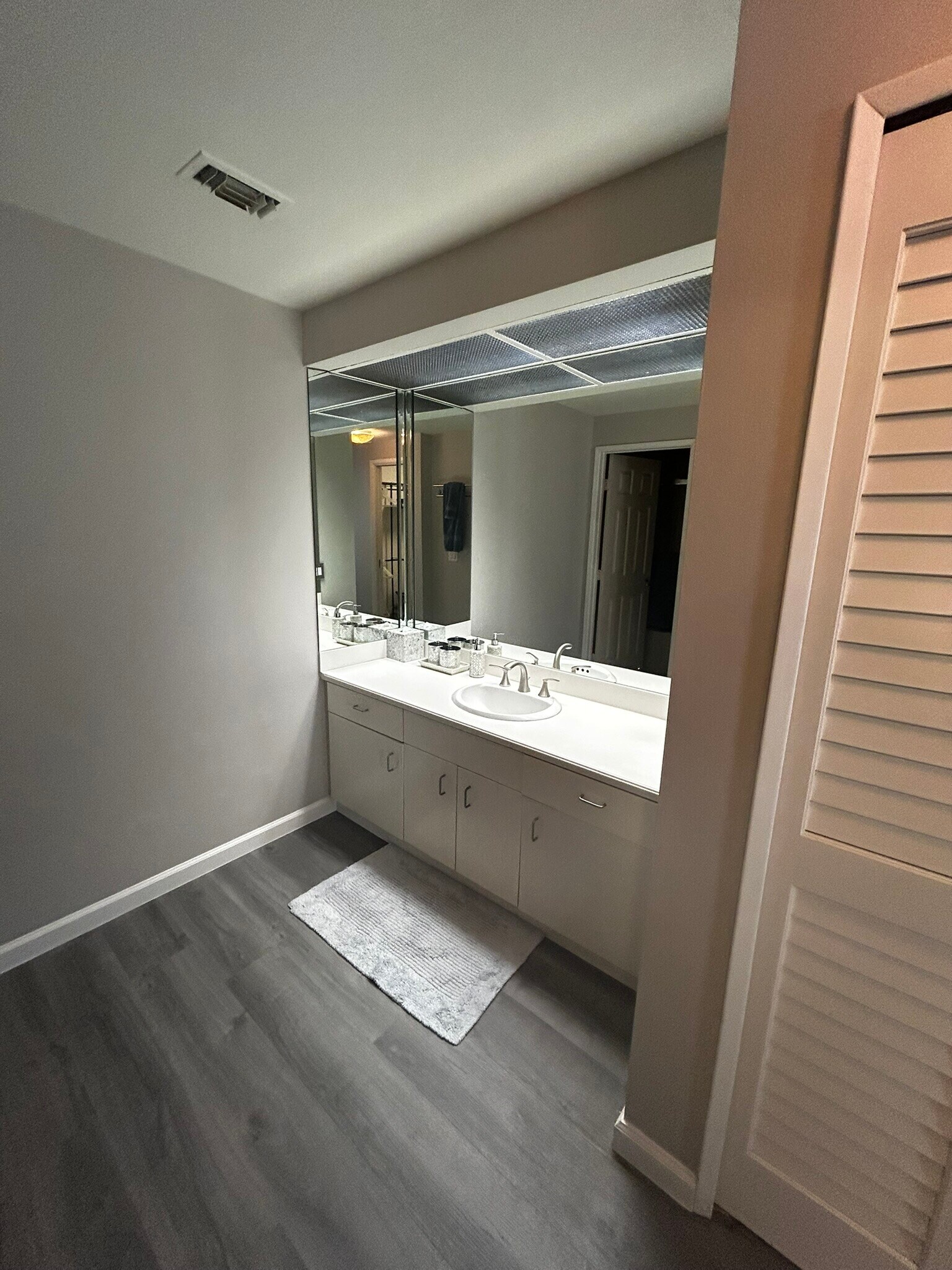 Bathroom - 655 Columbia St