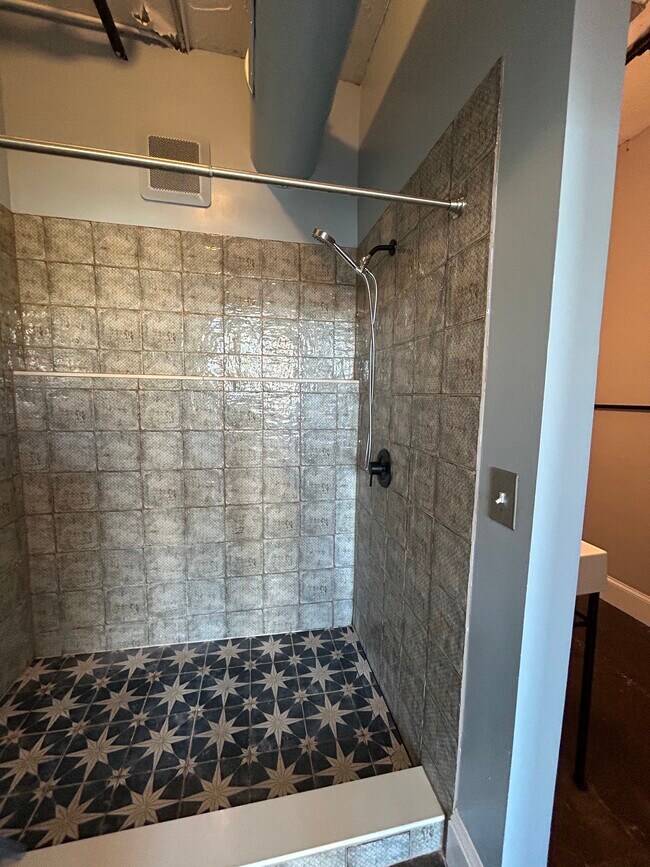 Building Photo - 426 Marietta St NW