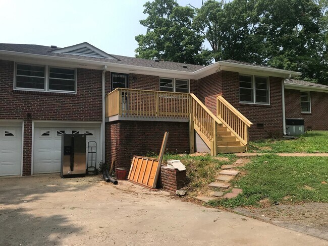 Building Photo - 100 Talton Dr