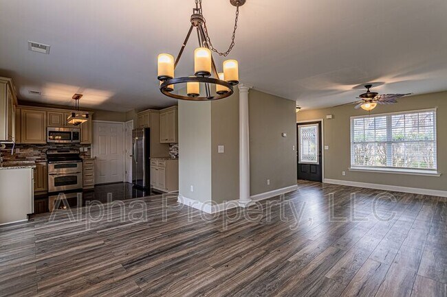 Building Photo - 208 Day Break Ct