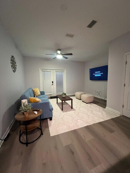 Living room - 1512 Fieldview Dr