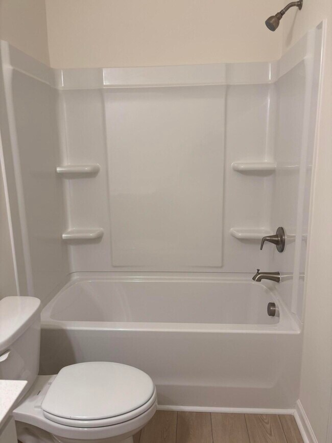 Building Photo - 370 Acorn St