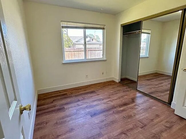 Building Photo - 3820 Hillcrest Ln