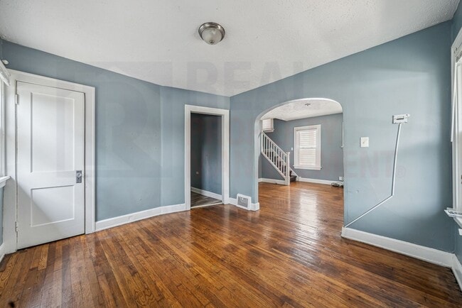 Building Photo - 10613 Avon Ave