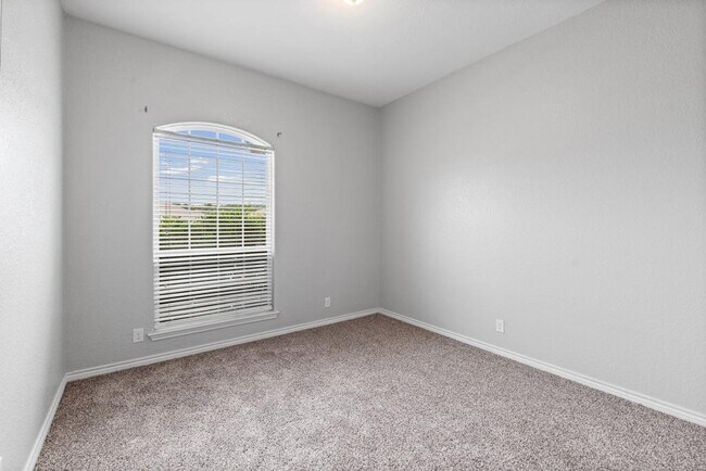 Building Photo - 2704 Tarrant County Dr