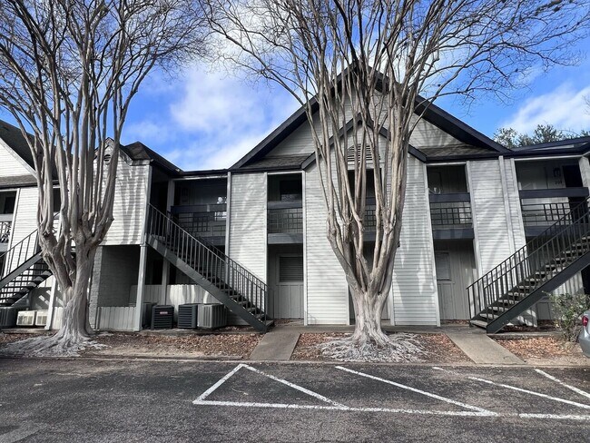 Building Photo - 874 Yorkchester Dr