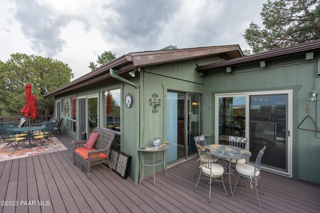 Building Photo - 647 Fiesta Ln