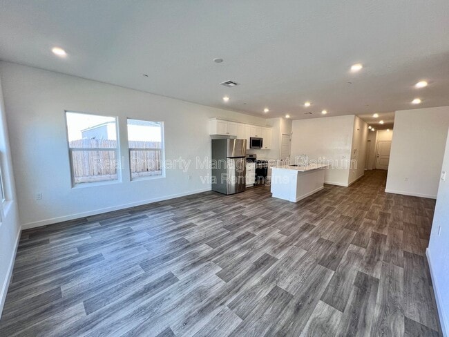 Building Photo - 6088 E Giavanna Ave