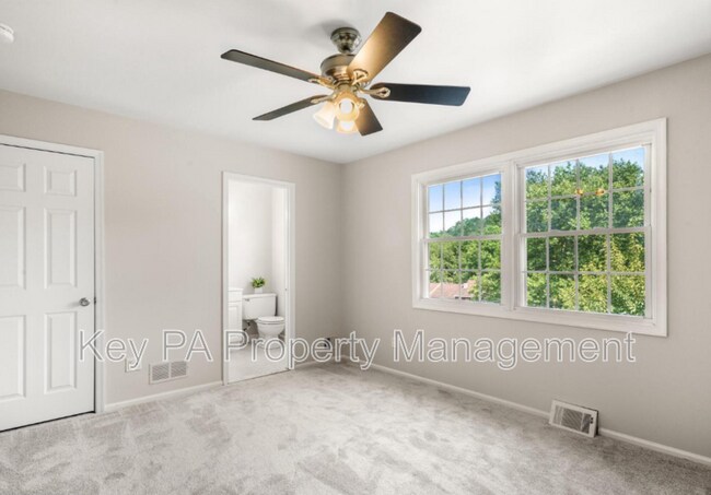 Building Photo - 517 S Coventry Ln