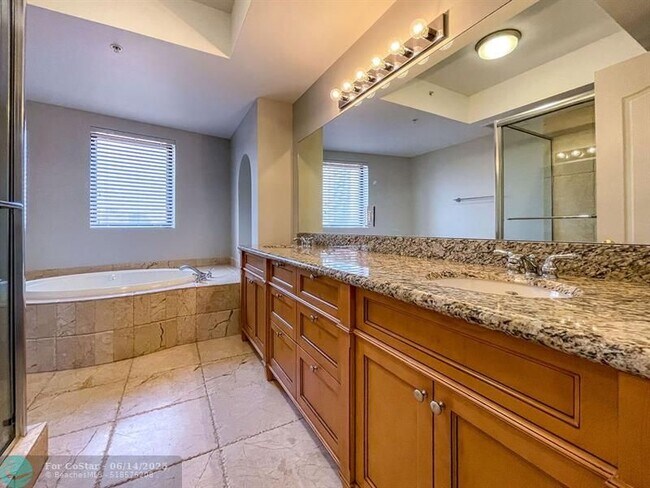 Building Photo - 4241 N Ocean Blvd