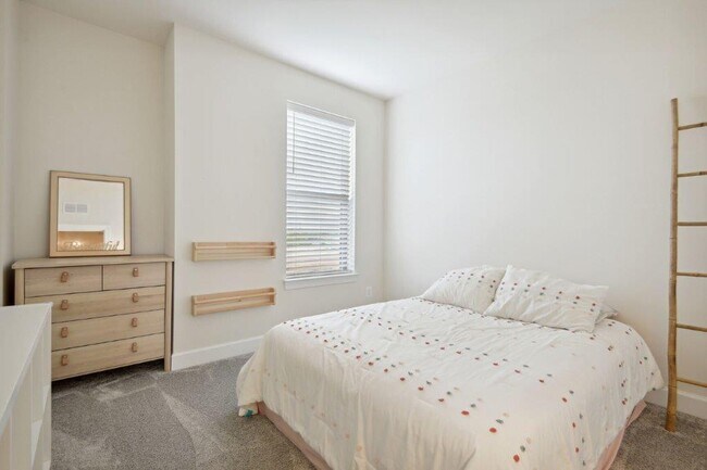 Building Photo - 10340 Ratcliffe Trl