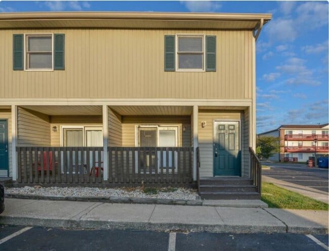 Building Photo - 1738 N Lincoln St