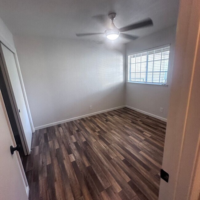 Building Photo - Must See!! Gorgeous 2 Bedroom, 2 Bathroom ...