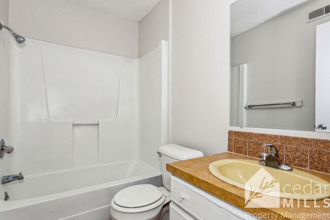 Building Photo - 1119 S Fern St