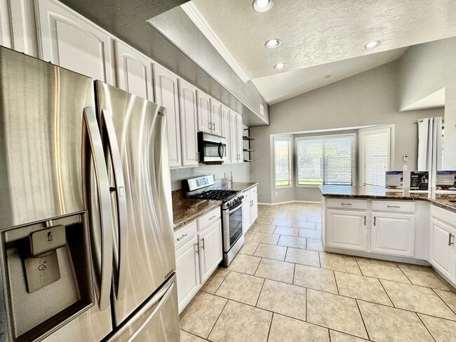Building Photo - 12768 N Lantern Way