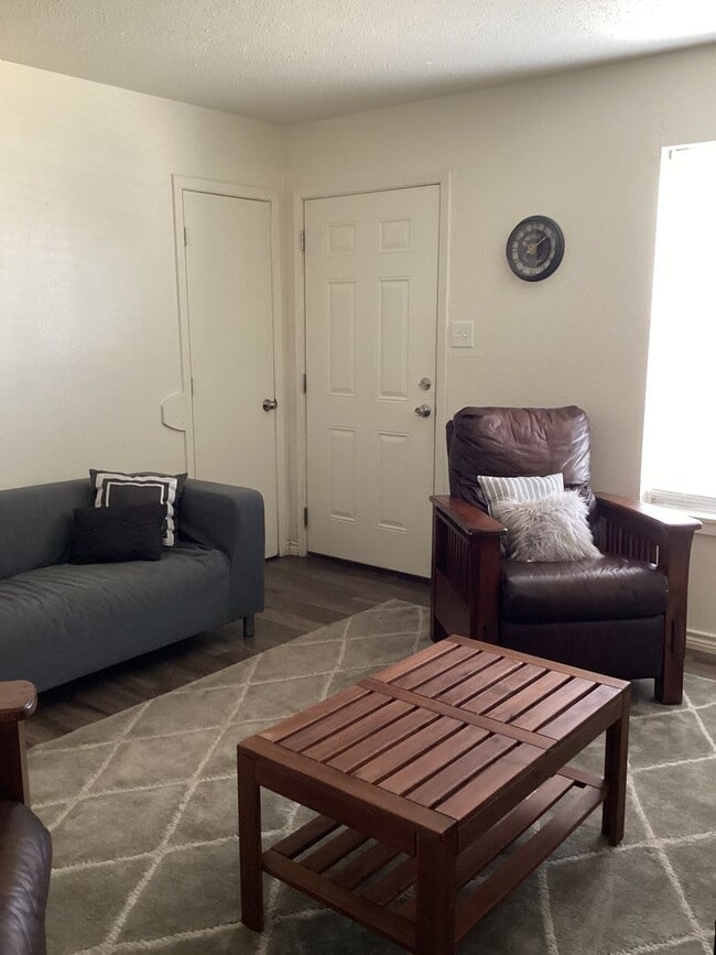 Building Photo - Fully Furnished Modern 2 Bedroom on Quiet Street and Close to ENMU!