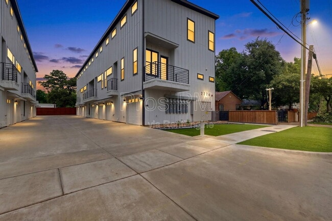 Building Photo - 2226 Shea Rd