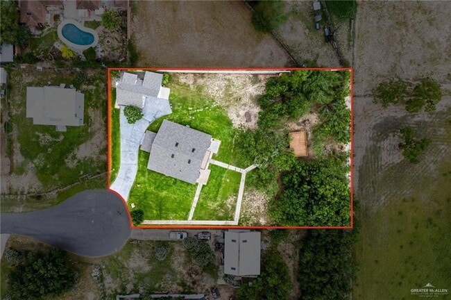 Building Photo - 12304 Lakeview Dr