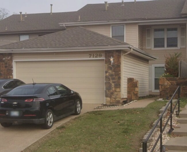 Building Photo - 7129 S Braden Ave