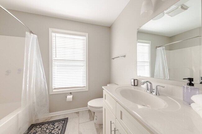 Building Photo - 301 Rollason Dr