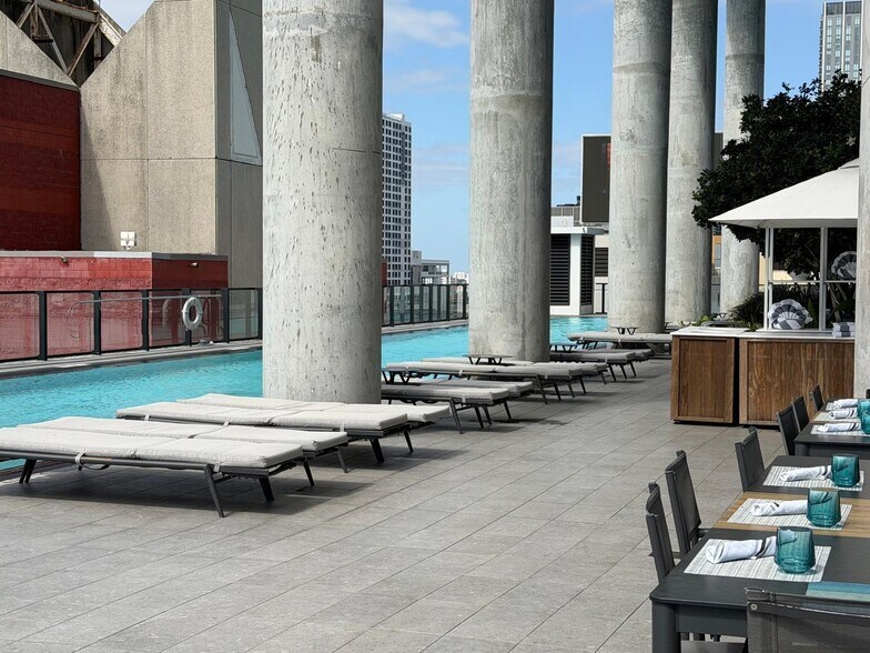 Building Photo - 398 NE 5th St